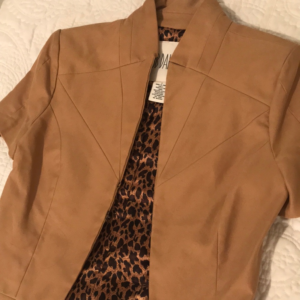 BB DAKOTA tailored short sleeve open blazer